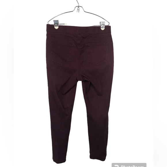 Nine West Women’s Pull On Pant Back Patch Pockets Denim Look Burgundy - Picture 2 of 9